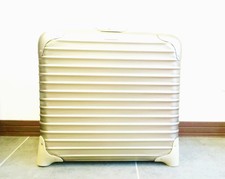 広尾でリモワ(rimowa)の買取ならエコスタイル広尾店へお持ちください。状態は傷などほとんどなく、綺麗なお品物です。