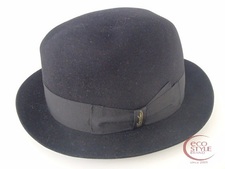 ボルサリーノ(borsalino)のレインプルーフラインの帽子を買取りました。状態は通常使用感のお品物です。