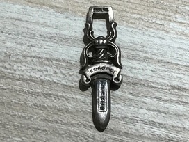 クロムハーツのダガーチャーム　ペンダントトップの買取実績です。