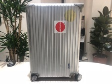 渋谷店では、リモワ（RIMOWA）のトパーズ82Ｌを買取ました。状態は凹み、キズが目立ちます。