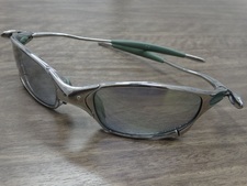 オークリー(OAKLEY)のジュリエットICHIRO51サングラスを買取致しました。エコスタイルです。状態は傷などなく非常に良い状態のお品物です。