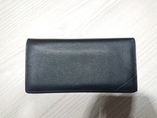 エコスタイル渋谷店で、カミーユフォルネの二つ折り長財布を買取りました。状態は通常のご使用感のあるお品物です。