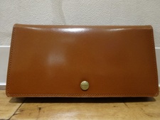 エコスタイル銀座本店で、ガンゾのシンブライドルレザーの長財布を買取りました状態は通常使用感があるお品物です。