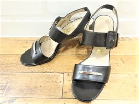 フェラガモの黒　ベルト　ヒールサンダルの買取実績です。