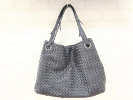 ボッテガヴェネタの黒　イントレチャート　トートバッグの買取実績です。