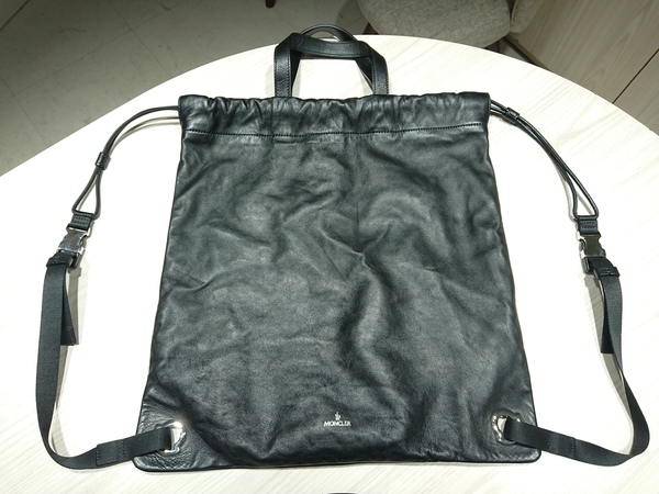 モンクレールの黒　レザー KINLY BORSA ナップサックの買取実績です。