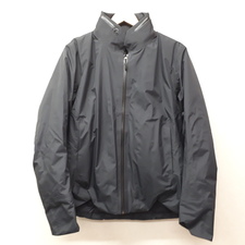 アークテリクスヴェイランスのAchrom IS Jacket GORE-TEX 3L ジャケット買取。東京都港区にあるブランド古着買取店「エコスタイル広尾店」状態は綺麗なお品物