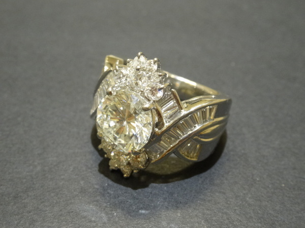 ダイヤモンドのPt900 3.00ct D1.54ct ダイヤモンド リングの買取実績です。