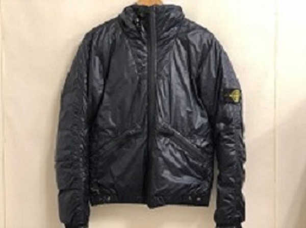 ストーンアイランドのストーンアイランド（STONEISLAND）ネイビー　　グースダウン　49154Y28　の買取実績です。