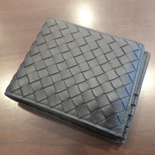 ボッテガヴェネタの黒イントレチャートレザー二つ折り財布を買取りました。東京都港区でブランド品買取ならエコスタイルへ状態は綺麗なお品物