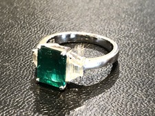 エコスタイル磐田店で、Pt900のエメラルド×ダイヤモンドを使用したリングを買取りました状態は