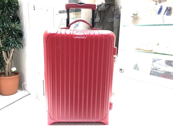 リモワの赤　サルサ　35L　2輪　キャリーケースの買取実績です。