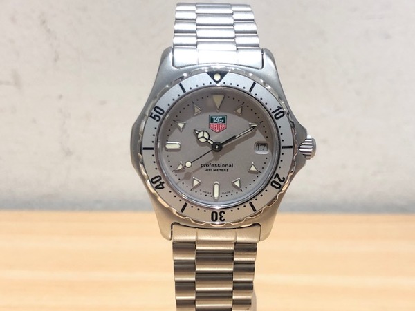 タグホイヤーのプロフェッショナル　2000シリーズ　クオーツ腕時計の買取実績です。