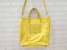 プラダのナイロン×サフィアーノ ロゴデザイン 2way バッグをブランドバッグ買取のエコスタイル銀座本店で致しました。状態は通常使用感があるお品物です。