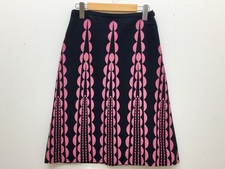 エコスタイル浜松鴨江店にて、ミナペルホネンのピンク×黒のcloudy flowerスカートを買取しました。状態は通常使用感があるお品物です。