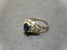 Pt900 サファイヤ メレダイヤ デザインリングを宝石指輪買取のエコスタイル銀座本店で買取致しました。状態は