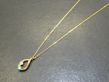 スタージュエリーのK18 ダイヤモンド×エメラルド デザイン ネックレスをブランドジュエリー買取のエコスタイル銀座本店で買取致しました。状態は通常使用感があるお品物です。