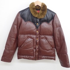 インディアンモーターサイクルのIM80263 ボアカラー ステア ハイド ダウン ジャケットをブランド洋服買取のエコスタイルで買取致しました。状態は通常使用感があるお品物です。
