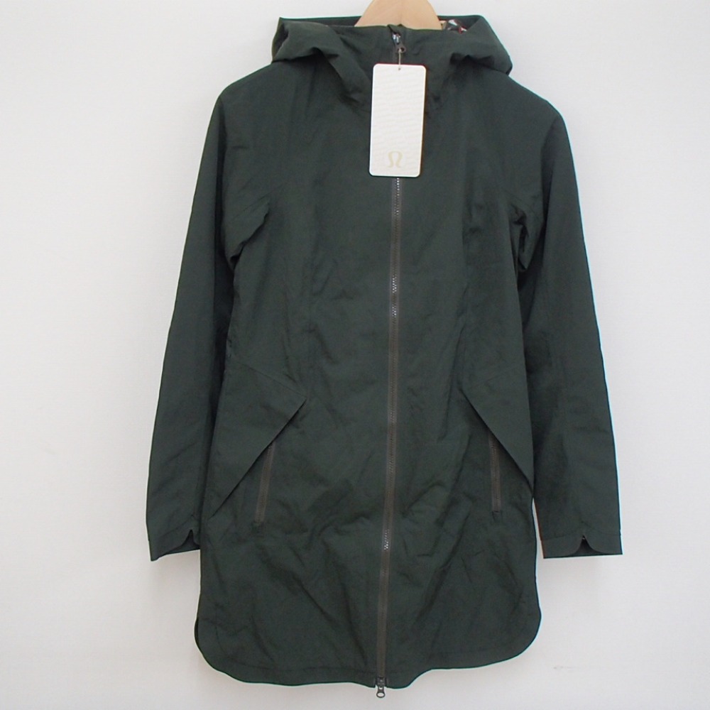 ルルレモンのW4H12S Definitely Raining Jacket レインジャケットの買取実績です。