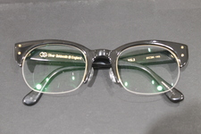 エコスタイル渋谷店でオリバーゴールドスミスのNSL3の度入り眼鏡を買取致しました。状態は通常使用感のあるお品物です。