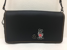 コーチのレザー黒 ミッキーマウスDisney×COACH 20215ミッキー ディンキー クロスボディの買取実績です。