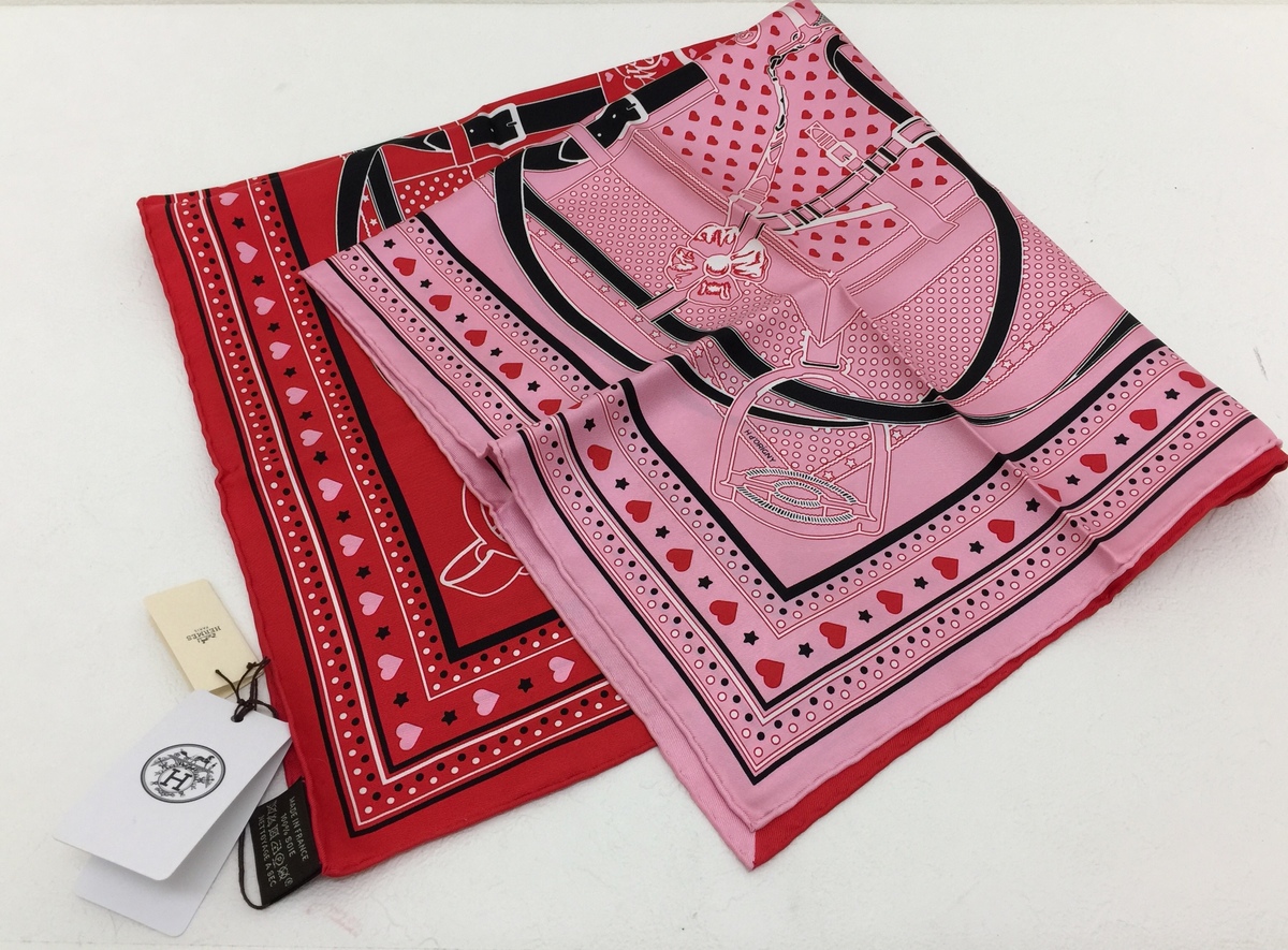 エルメスの赤×ピンク 19年製春夏 カレ70ハートGrand Manege Bandana Loveの買取実績です。