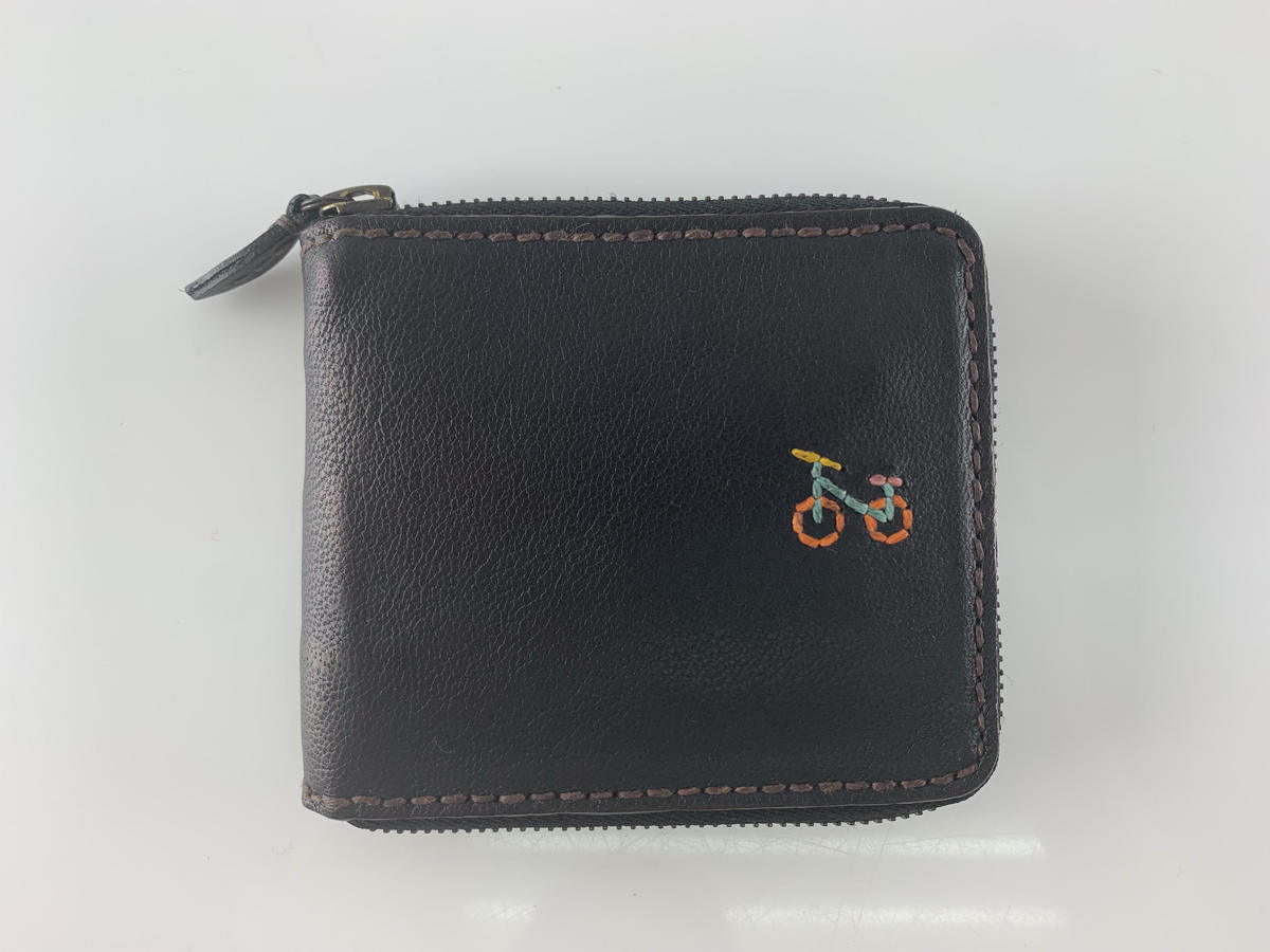 アンリークイールのブラウン　自転車刺繍　ラウンドファスナー　2つ折りレザー財布の買取実績です。