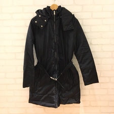 エコスタイル銀座本店で、プラダスポーツの黒のナイロンベルト付きコートを買取ました。状態はシミなどなく非常に良い状態のお品物です。