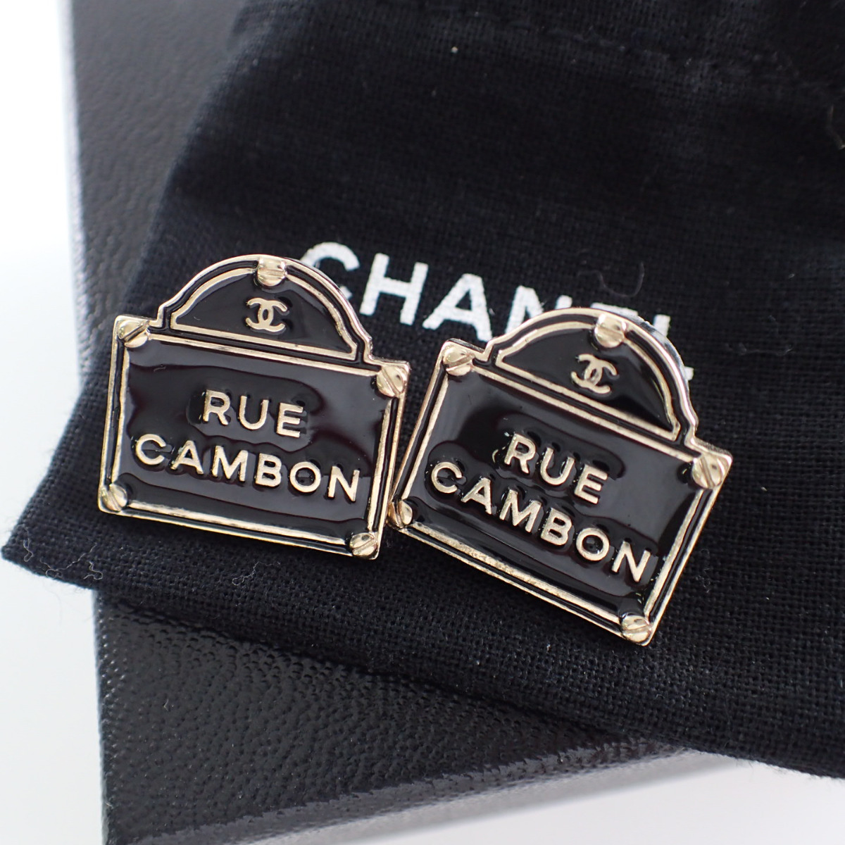 シャネルのB15　CHANEL RUE CAMBON PARIS STORE SIGN カンボン通り　パリ本店　ストアサイン　ピアスの買取実績です。