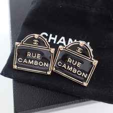 シャネル B15　CHANEL RUE CAMBON PARIS STORE SIGN カンボン通り　パリ本店　ストアサイン　ピアス 買取実績です。