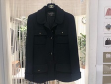 エコスタイル渋谷店では、シャネルの95年製4ポケットのウールスーツを買取ました。状態は通常使用感のあるお品物です。