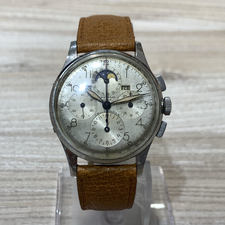 エコスタイル新宿三丁目店で、ユニバーサルジュネーブのトリコンパックスのCal481の手巻きのアンティーク時計を買取ました。状態は通常使用感があるお品物です。