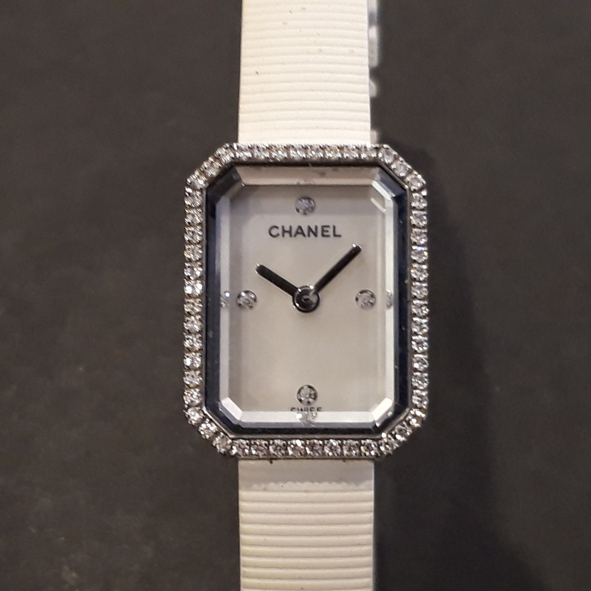 シャネルのプルミエール　ダイヤベゼル　ラバーベルト　クォーツ時計　※電池切れの買取実績です。