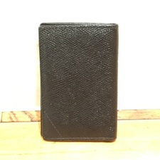 カミーユフォルネのブラック カーフレザー 二つ折りパスケースをブランド買取のエコスタイル銀座本店で買取致しました。状態は未使用品です。