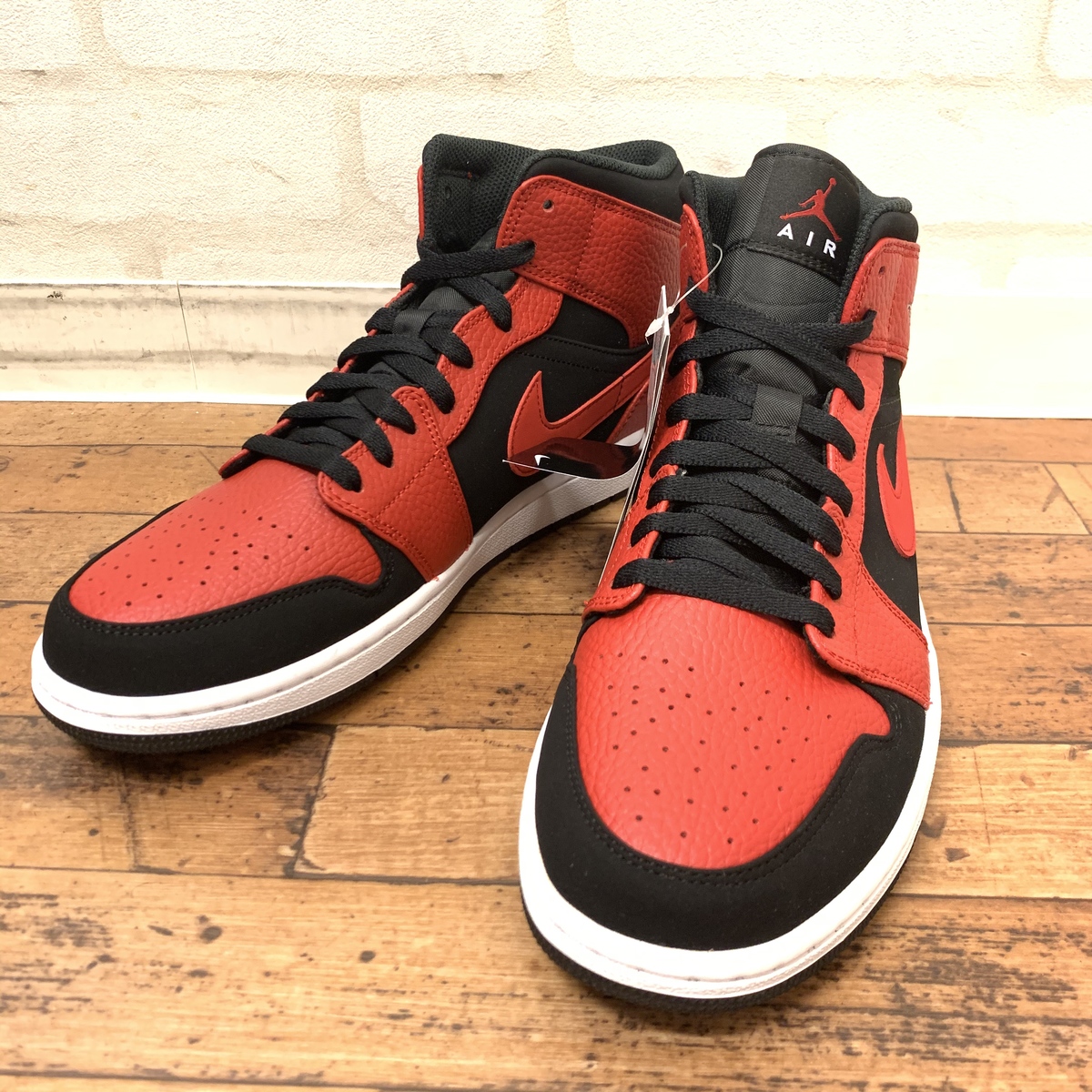 ナイキの554724-054　AIRJORDAN1　MIDの買取実績です。