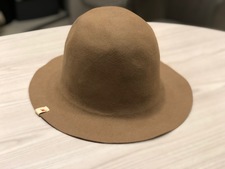 エコスタイル渋谷店では、ビズビムのLAUREATE HAT OLIVEを買取ました。状態は綺麗な状態の中古美品です。