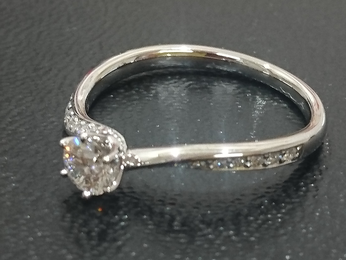 プラチナのPT900 0.25ct メレダイヤリングの買取実績です。