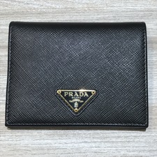 エコスタイル銀座本店でプラダの未使用の1MV204サフィアーノレザーの2つ折り財布を買取ました。状態は新品同様品。非常に状態の良い商品です。