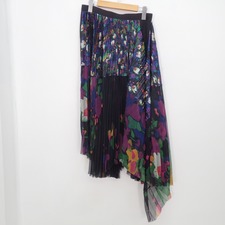 サカイの19-04388 フラワープリント アシンメトリー プリーツ スカートを買取しました。エコスタイル新宿三丁目店です。状態は綺麗な状態の中古美品です。