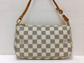 ルイヴィトンのダミエアズール ポシェットアクセソワール N51986の買取実績です。