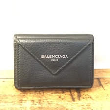 バレンシアガのブラック レザー ペーパー3つ折りコンパクト財布をエコスタイル銀座本店で買取いたしました。状態は通常使用感があるお品物です。