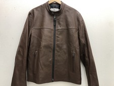 エコスタイル浜松鴨江店にて、コーチのブラウン色のラムレザージャケット、F87432を買取ました。状態は通常使用感があるお品物です。