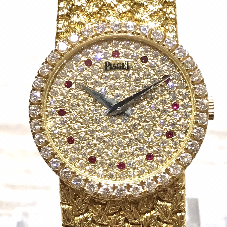 ピアジェのK18金無垢 ルビー12Pインデックス ダイヤモンド文字盤 ダイヤモンドベゼル 手巻き 腕時計の買取実績です。