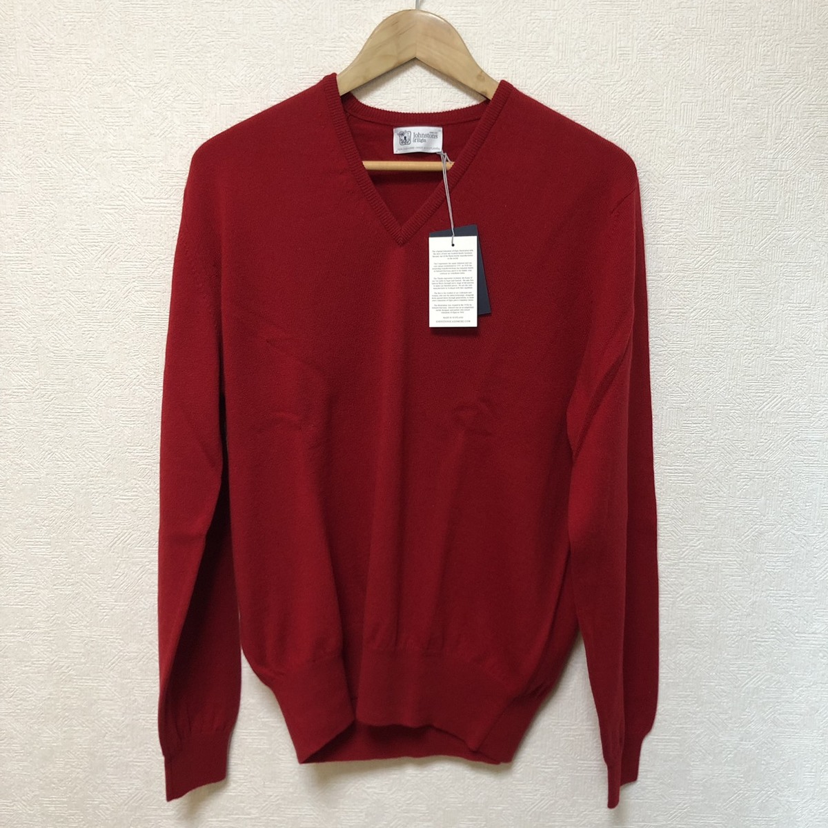 ジョンストンズのレッド　Vネックニットセーター　Swater Vee neck　KAL02206 SE6039の買取実績です。