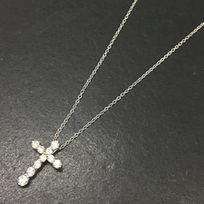 ポンテヴェッキオのK18WG素材を使った9ポイントダイヤモンドのクロスネックレスをエコスタイル銀座本店で買取いたしました。状態は通常使用感があるお品物です。