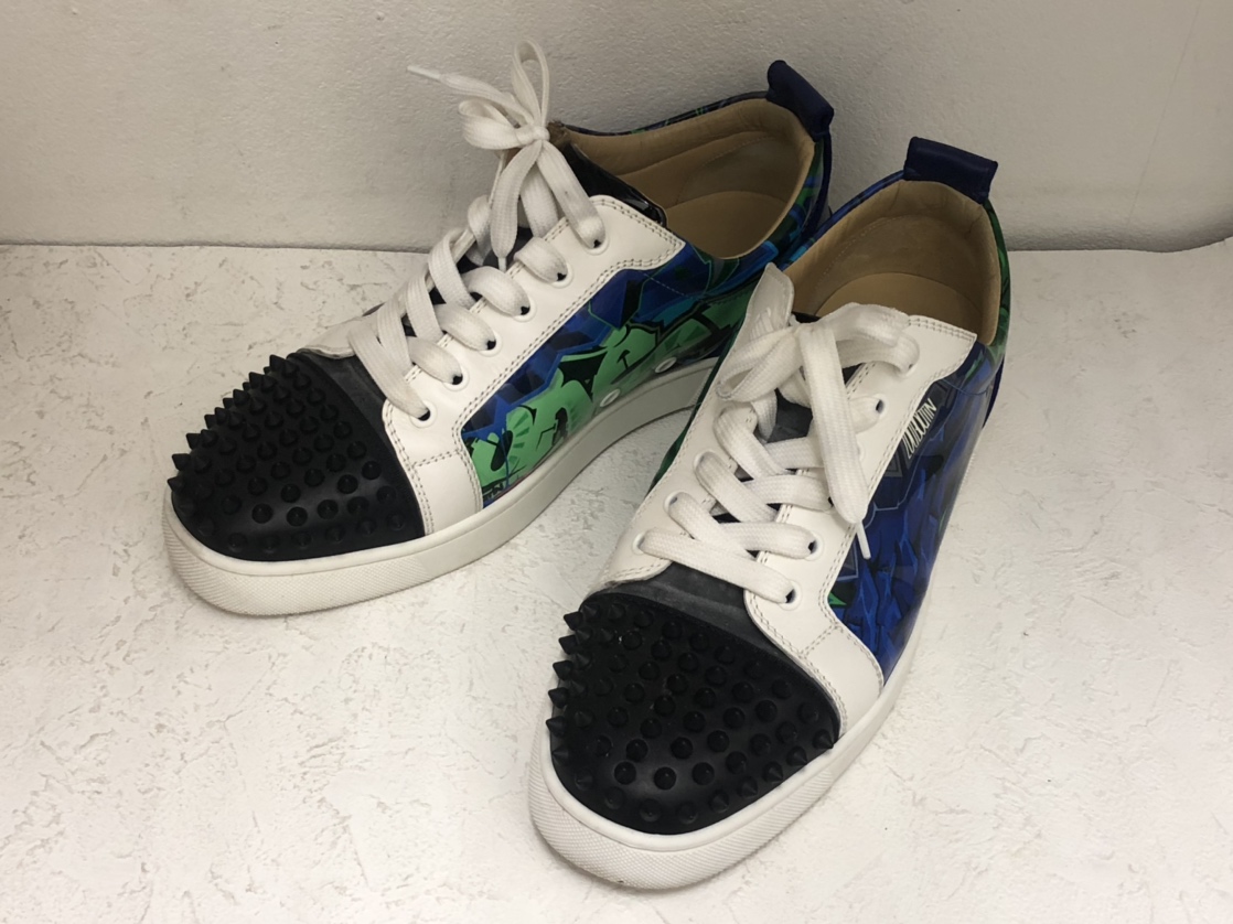 クリスチャンルブタンの19SS 黒×ブルー Louis Junior Spikes Orlato In Version Multiの買取実績です。