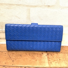 エコスタイル銀座本店で、ボッテガヴェネタのブルーのイントレチャートの2つ折りの長財布を買取りました。状態は若干の使用感がある中古品です。