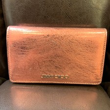 エコスタイル広尾店にてジミーチュウのメタリックの2つ折り財布を買取いたしました。状態は綺麗な状態の中古美品です。
