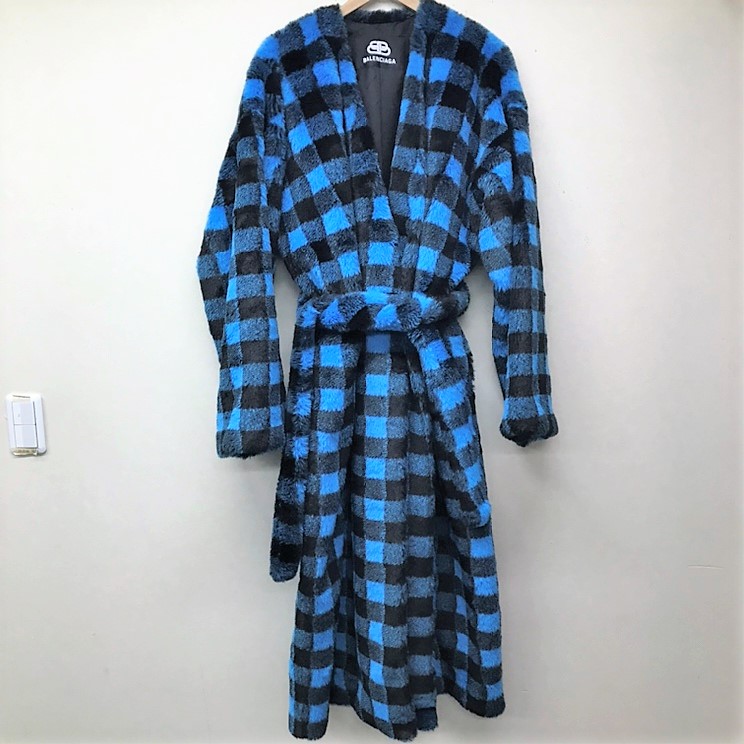 バレンシアガの20年製 623779 青 チェック WRAP COATの買取実績です。