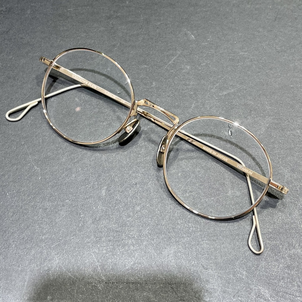 イエローズプラスのゴールド チタン製 LESLIE レズリー メタルフレーム 眼鏡の買取実績です。